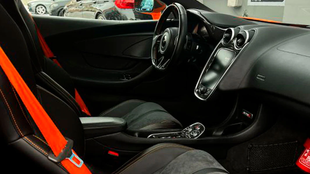 BitCars-mclaren-570s-inside-buy-with-bitcoin_1500x.webp
