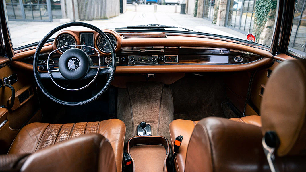 BitCars-mercedes-benz-300-se-coupe-with-btc-bitcoin4_1500x.webp