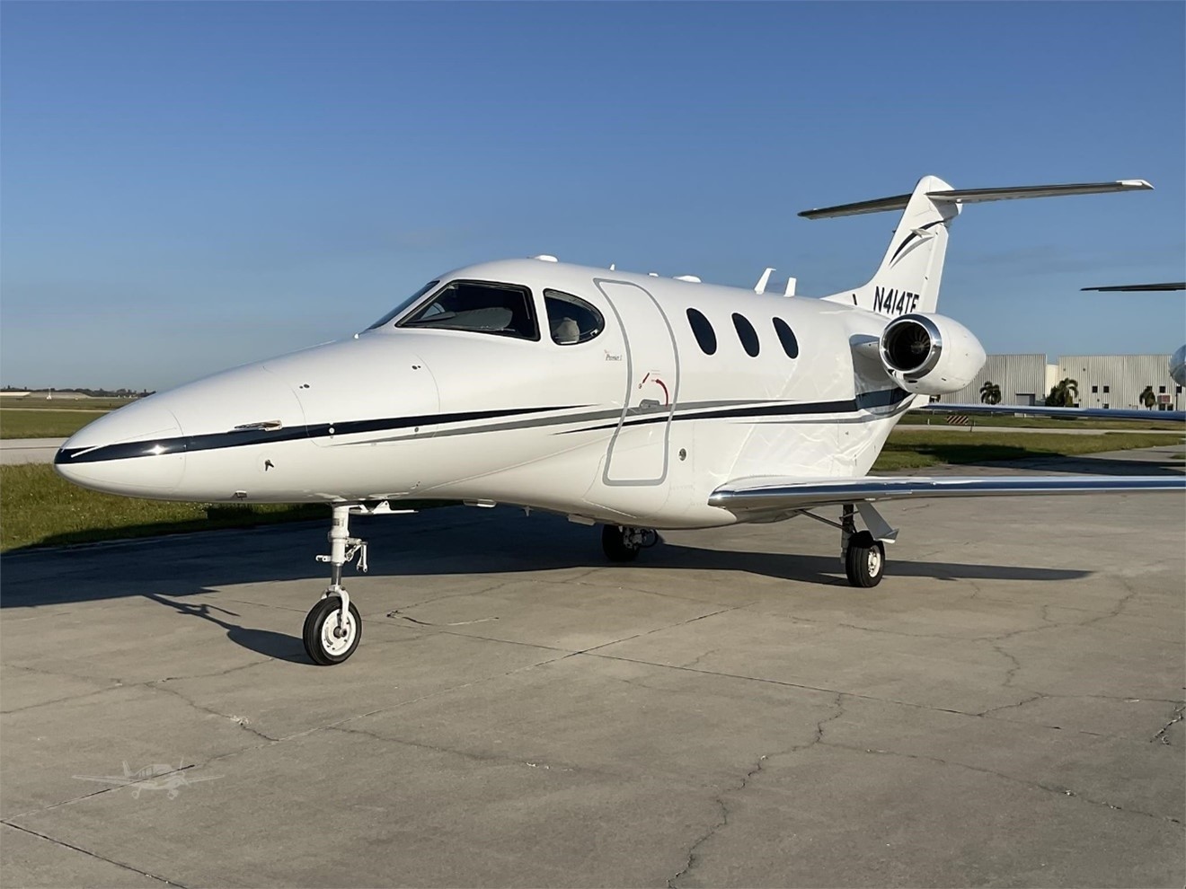 aircraft-private-jets-beechcraft-premier-1-368355_0f28fbe9674589ef.jpg